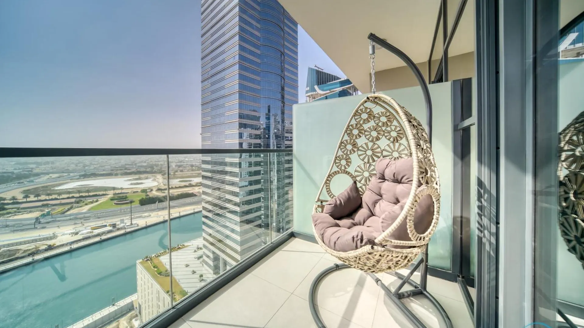 Lovely 1Br At Damac Zada Tower Business Bay By Deluxe Holiday Homes Dubai United Arab Emirates